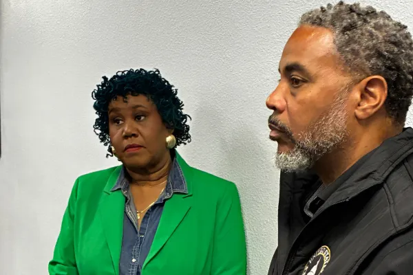 Agnes Jackson, a family services specialist and AFSCME member, with Representative Horsford at the NDWSS office in West Las Vegas