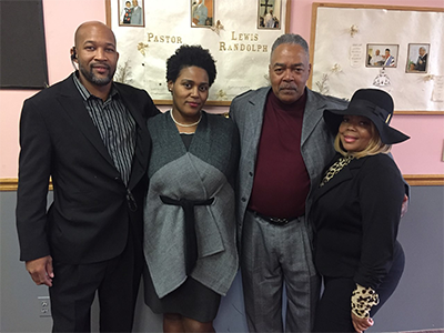 Edward Nelson (gray jacket) with his children (from left to right, Nakia Darrough, Roxie Nelson and Jacquetta Stephen)